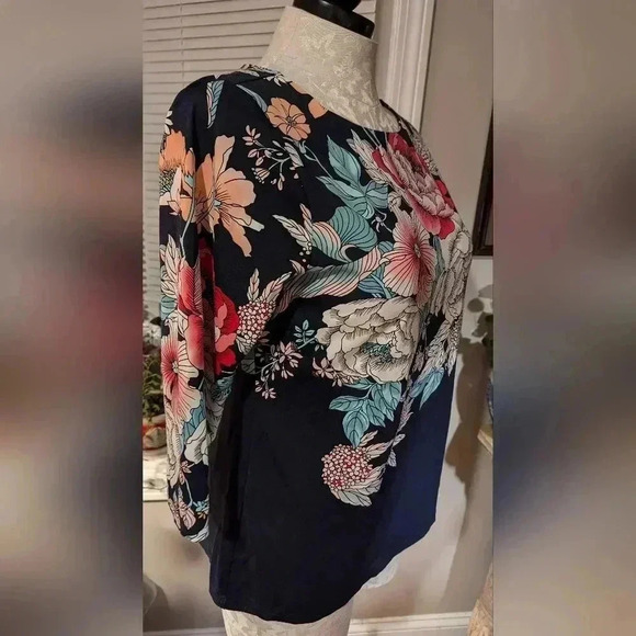 Charter Club Women's Floral Top Size L - Picture 14 of 16